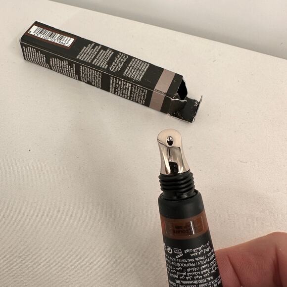 Huda Beauty The Overachiever Concealer Chocolate Chip 38R NEW in Box - Picture 9 of 9